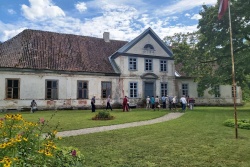 Atpūtas un ceļojumu piedāvājumi 10.10.2025 - 11.10.2025 Ekskursija ar būvarheologu Juri Zviedrānu Dienvidkurzemes novada tūrisma centrs